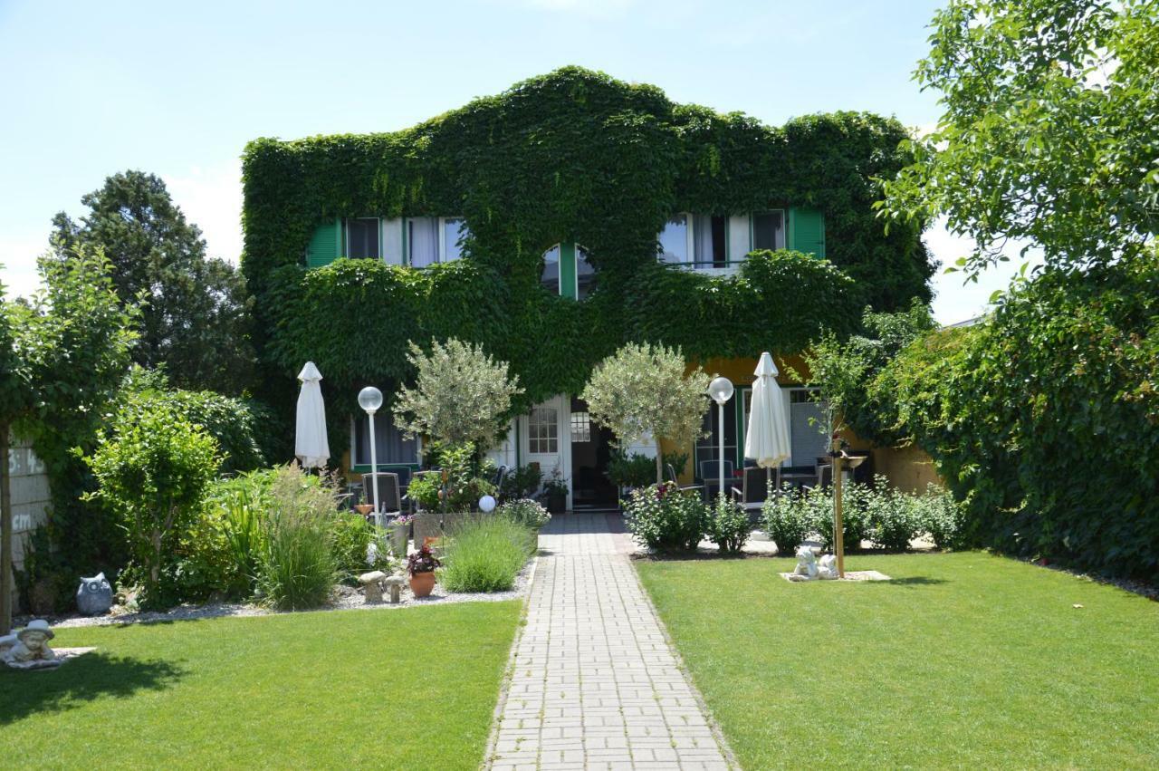 Gaestehaus Schmidt Podersdorf am See Exteriör bild